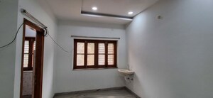 Room in 2 BHK Apartment at Chitrapuri Colony – for Rent