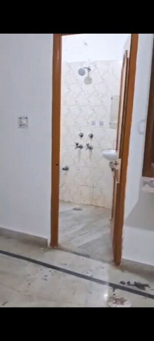 Room in 2 BHK Builder Floor at Vaishali Sector 5 – for Rent