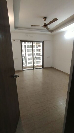 Room in 2 BHK Apartment at HDIL Metropolis Residences, Andheri West – for Rent