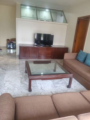 Bedroom in 1 BHK Apartment at Tardeo – for Rent