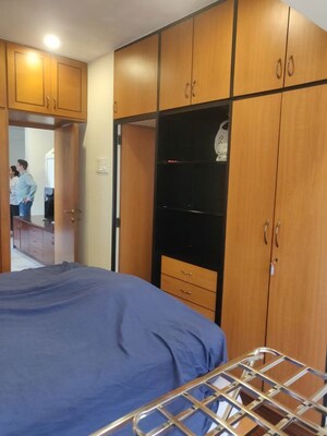 Bedroom in 1 BHK Apartment at Tardeo – for Rent