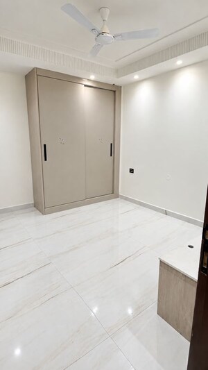 Room in 4 BHK Builder Floor at Chattarpur – for Rent