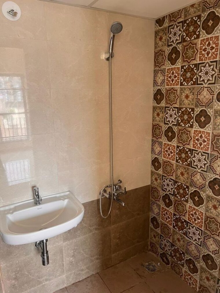 Bathroom, mahindra-happinest-tathawade-phase-1 2 Bedroom 702 Sq.Ft. Apartment In Tathawade Pune 10796047