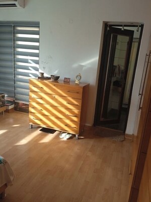 Room in 3 BHK Apartment at Central Park I, Sector 42 – for Sale