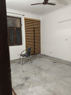 Room in 3.5 BHK Builder Floor at Sector 72 – for Rent