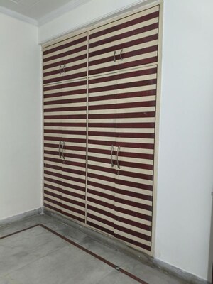 Room in 3.5 BHK Builder Floor at Sector 72 – for Rent