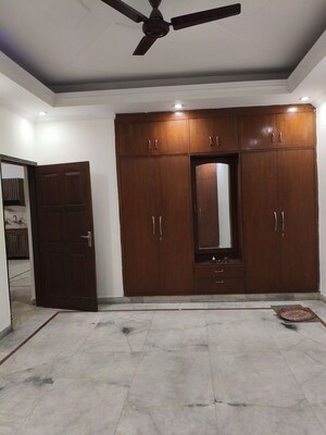 Room in 3.5 BHK Builder Floor at Sector 72 – for Rent