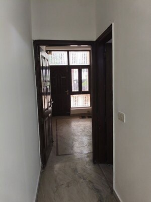 Room in 3.5 BHK Builder Floor at Sector 72 – for Rent
