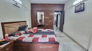 Bedroom in 3 BHK Apartment at Malad Apartment, Malad West – for Rent