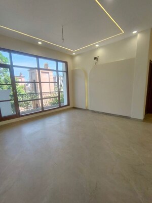 Room in 3 BHK Builder Floor at Sector 115 – for Sale