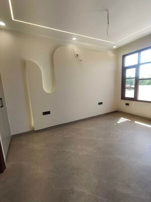 Room in 3 BHK Builder Floor at Sector 115 – for Sale