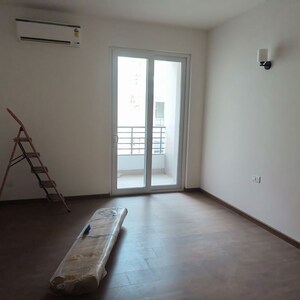 Room in 4 BHK Apartment at DLF Alameda Independent Floors, Sector 73 – for Rent