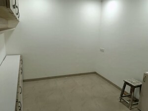Room in 2 BHK Apartment at Poonam Apartments Worli, Worli – for Rent