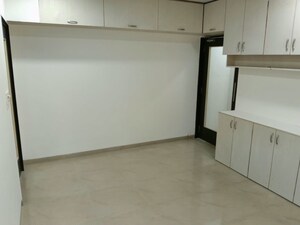 Room in 2 BHK Apartment at Poonam Apartments Worli, Worli – for Rent