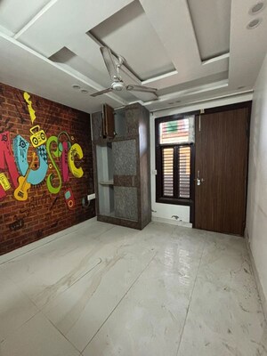 Room in 2 BHK Builder Floor at Mohan Garden – for Rent