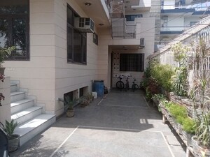 1 BHK Builder Floor For Rent in Sector 15