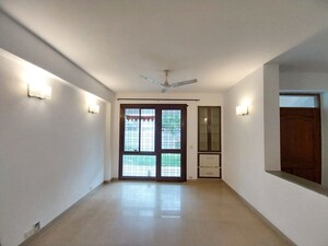 Room in 3.5 BHK Builder Floor at Vipul World Floors, Sector 48 – for Sale