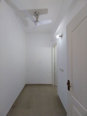 Building Lobby in 3.5 BHK Builder Floor at Vipul World Floors, Sector 48 – for Sale