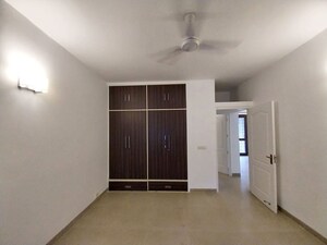 Room in 3.5 BHK Builder Floor at Vipul World Floors, Sector 48 – for Sale