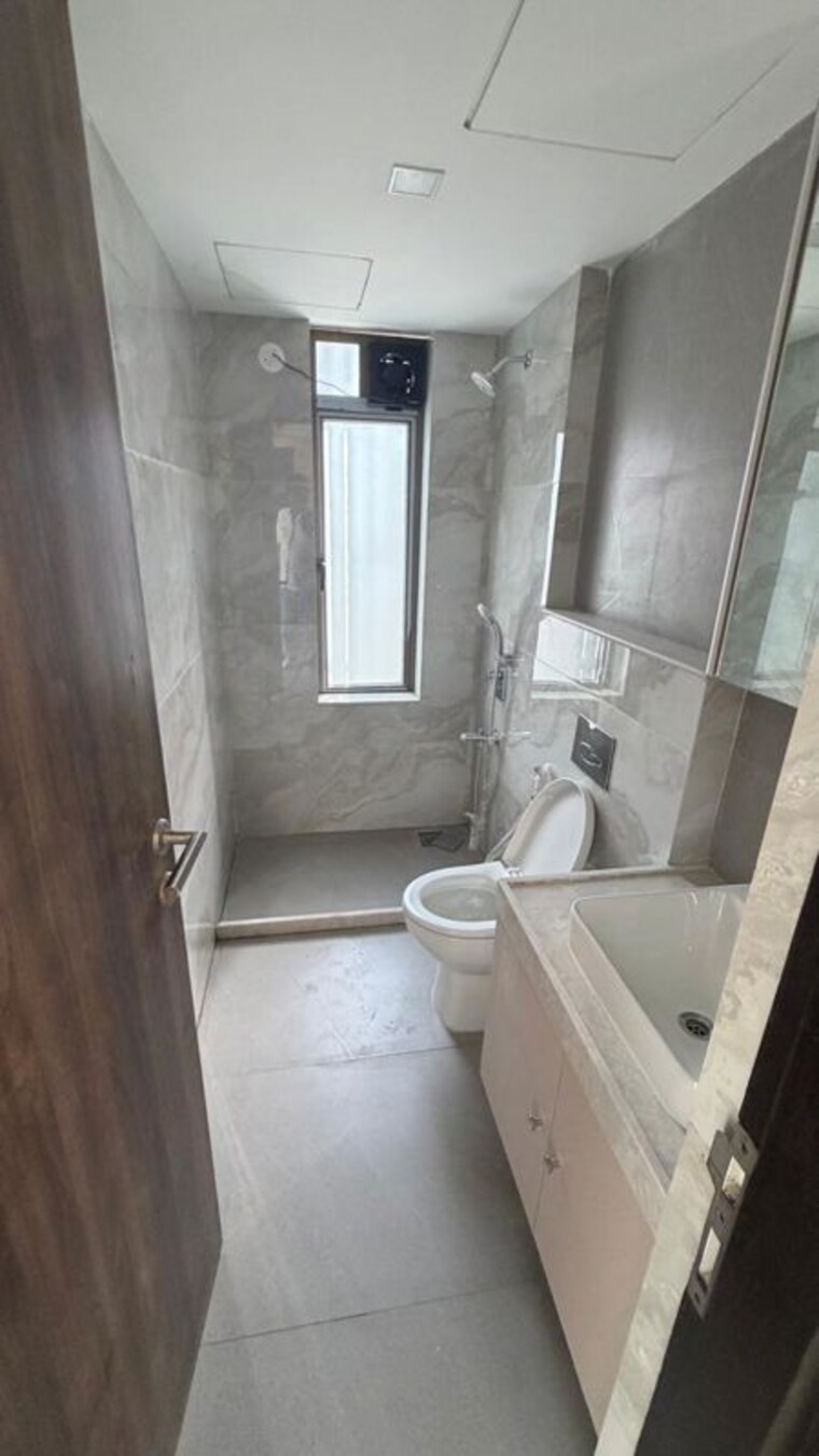 Bathroom, chandak-34-park-estate 3 Bedroom 950 Sq.Ft. Apartment In Goregaon West Mumbai 10796371