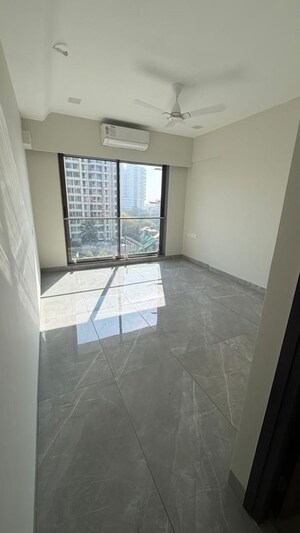 Room in 2.5 BHK Apartment at Hubtown The Premiere, Andheri West – for Rent