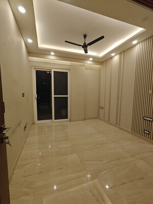 Room in 3 BHK Builder Floor at Sector 43 – for Rent
