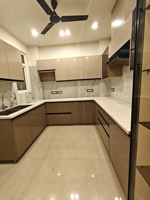 Kitchen in 3 BHK Builder Floor at Sector 43 – for Rent