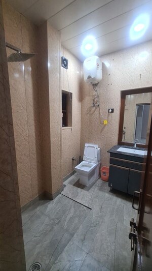Washroom in 4 BHK Builder Floor at Naraina – for Rent