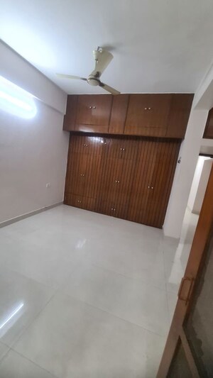 Room in 4 BHK Builder Floor at Naraina – for Rent