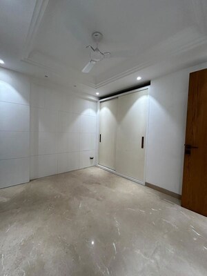 Room in 4 BHK Apartment at Rustomjee Crown, Prabhadevi – for Rent