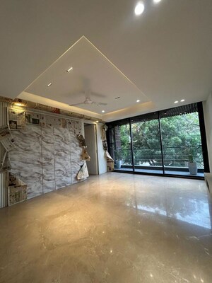 Room in 4 BHK Apartment at Rustomjee Crown, Prabhadevi – for Rent