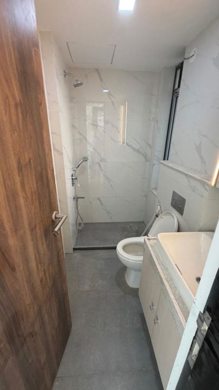 Bathroom, transcon-triumph-tower 2 Bedroom 560 Sq.Ft. Apartment In Andheri West Mumbai 10796506