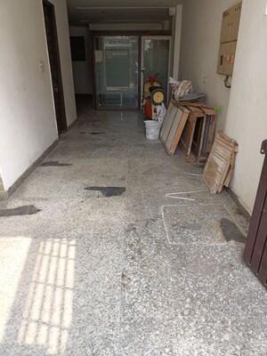 Parking in 1 BHK Builder Floor at Dlf City Phase 3 – for Rent