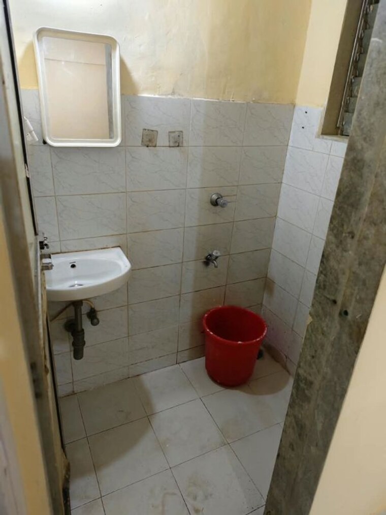 Bathroom, kanakia-wall-street 1 Bedroom 350 Sq.Ft. Apartment In Andheri East Mumbai 10796525