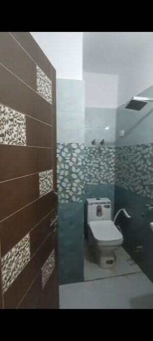Bathroom in 1 BHK Builder Floor at Vaishali Sector 3 – for Rent