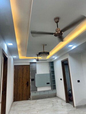 Room in 2 BHK Builder Floor at Lucky The Palm Valley, Sector 1 Greater Noida – for Rent