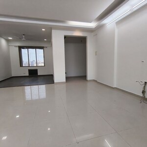 Room in 4 BHK Apartment at Sheth Golden Willows, Mulund West – for Rent