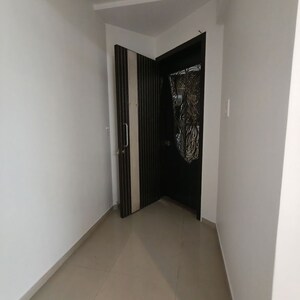 Room in 4 BHK Apartment at Sheth Golden Willows, Mulund West – for Rent