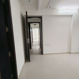 Room in 4 BHK Apartment at Sheth Golden Willows, Mulund West – for Rent