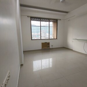 Room in 4 BHK Apartment at Sheth Golden Willows, Mulund West – for Rent