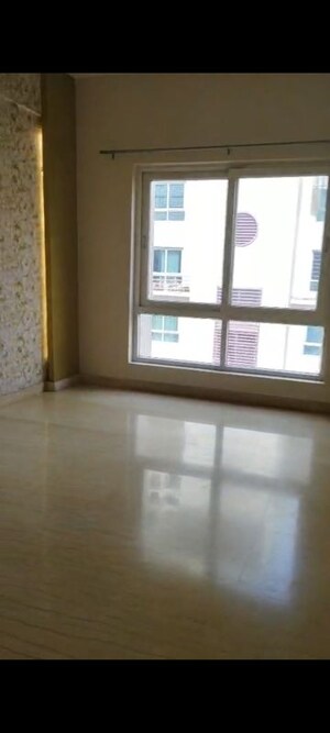 3 BHK Apartment For Sale in Mahagun Moderne, Sector 78
