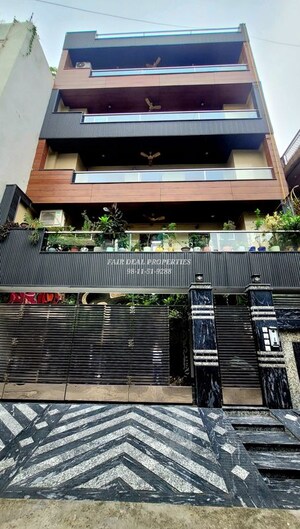 4 BHK Builder Floor – Exterior View View at Dilshad Colony - for Sale