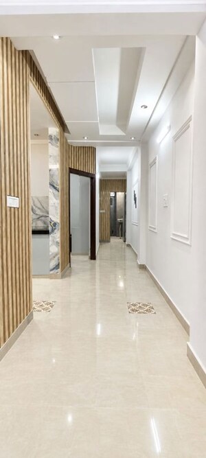 Building Lobby in 3 BHK Builder Floor at Mahavir Enclave – for Sale