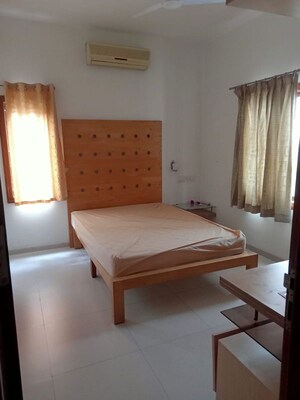 Room in 2 BHK Apartment at Lavelle Road – for Rent