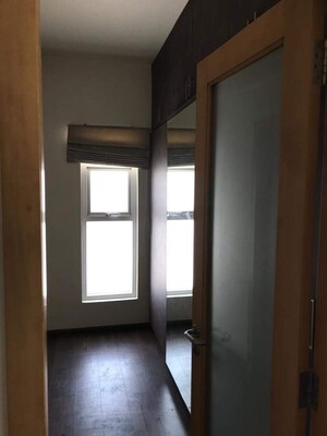 Room in 4 BHK Apartment at Halasuru – for Rent