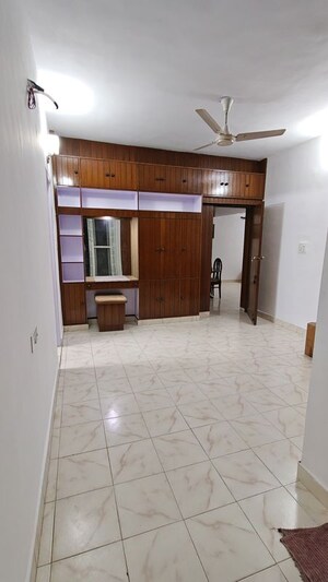 Room in 3 BHK Builder Floor at Saket – for Rent