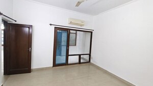 Room in 3 BHK Builder Floor at Navjeevan Vihar – for Rent