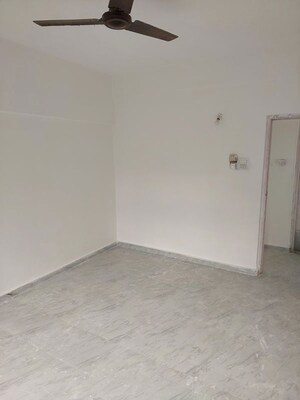 Room in 2 BHK Apartment at Shivanand Garden, Wanwadi – for Rent