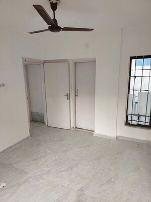 Room in 2 BHK Apartment at Shivanand Garden, Wanwadi – for Rent