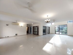 Room in 5 BHK Villa at Nirvana Courtyard, Sector 50 – for Rent